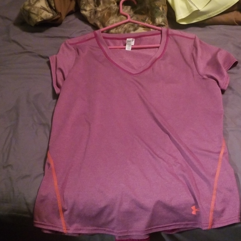 Under Armour t- shirt